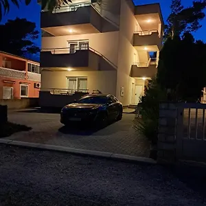 https://apartmani-vukadin.hotelinzadar.com